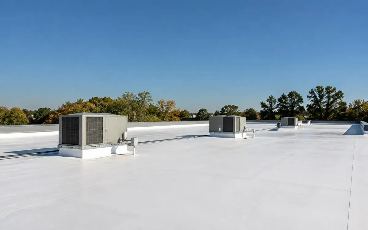 Flat commercial roof with a light membrane and rooftop units
